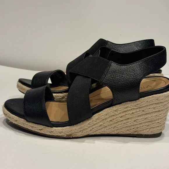 Vionic Women's Black Espadrille wedge Sandals like new - Picture 3 of 9